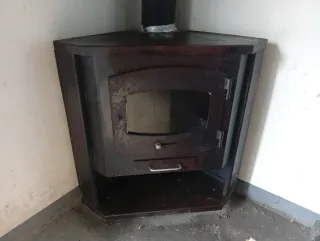 Chimenea de hierro rinconera negra