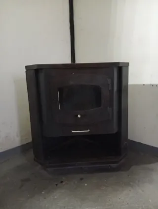 Chimenea de hierro rinconera negra