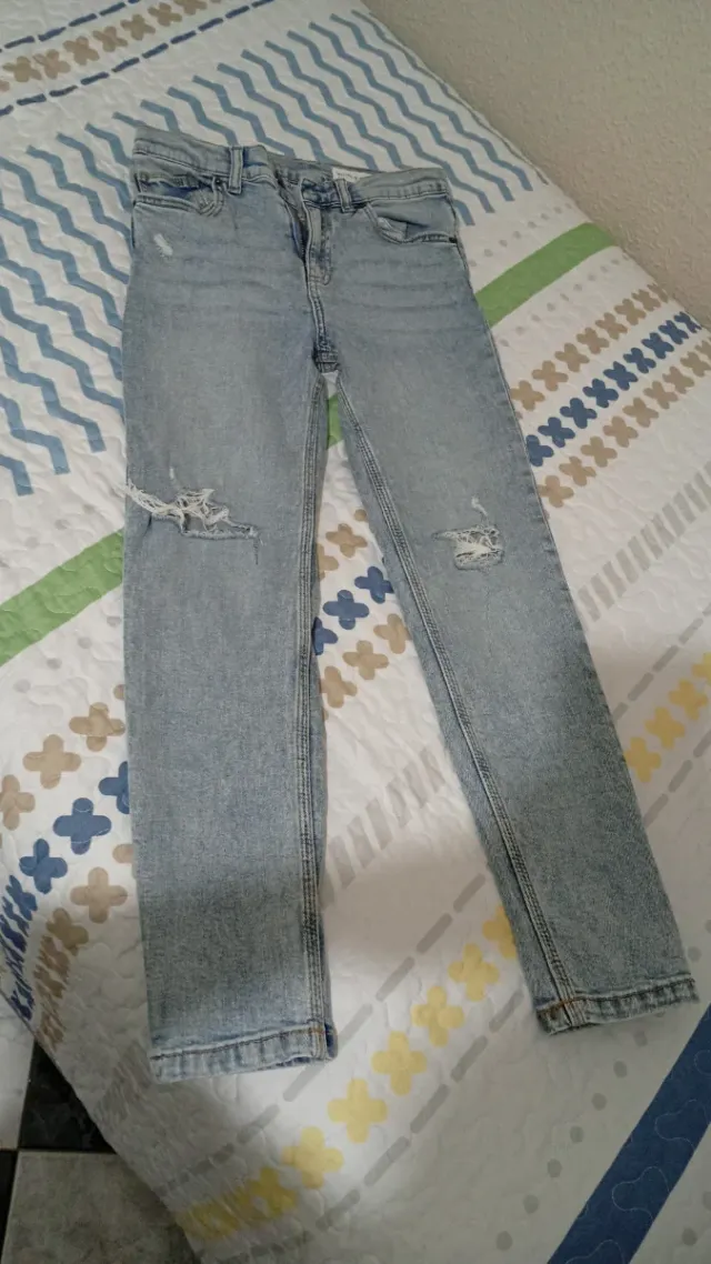 Pantalón vaquero roto azul