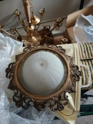 Lámpara de techo dorada estilo clásico