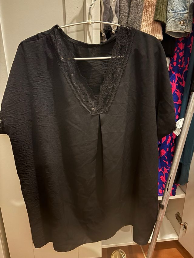 Blusa Morada con Encaje Talla Única