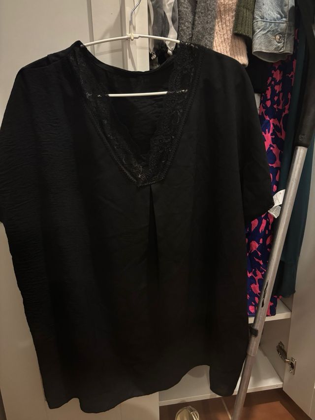 Blusa Morada con Encaje Talla Única