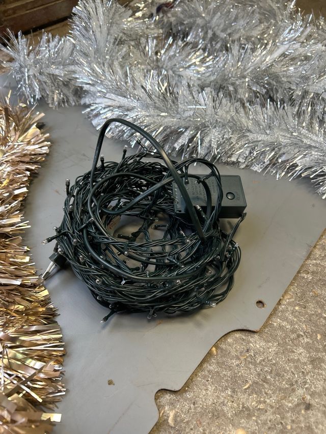 Adornos Navideños Dorados y Plateados