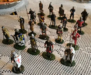 21 Soldatini Piombo Esercito Medievale