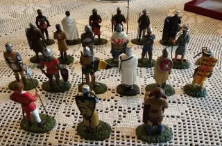 21 Soldatini Piombo Esercito Medievale