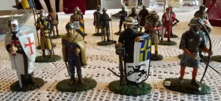 21 Soldatini Piombo Esercito Medievale