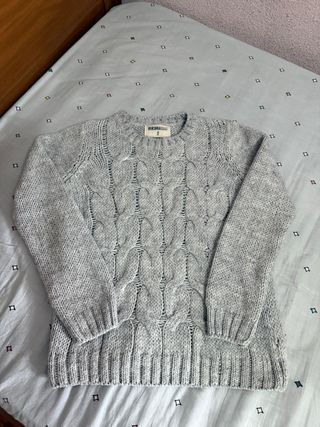 Jersey Bershka gris trenzado talla M