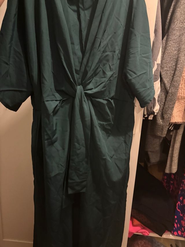 Vestido verde cruzado con nudo