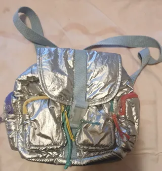 Mochila plateada niña