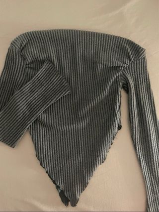 Camiseta gris marca SHEIN