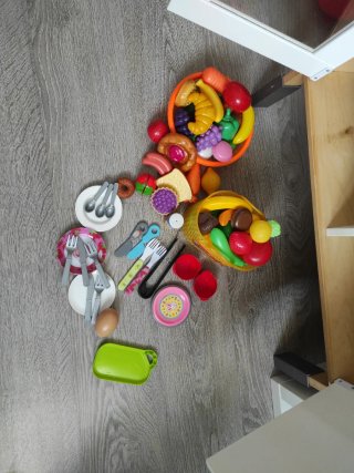 Cocinita de madera IKEA para niños, y accesorios