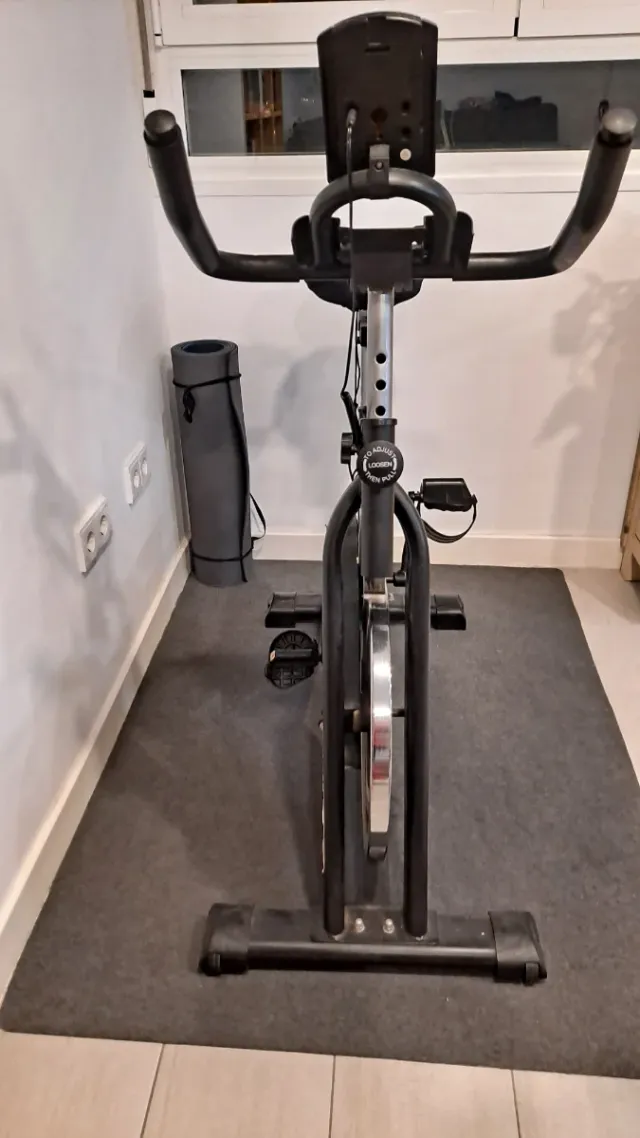 Bicicleta de Spinning Negra.