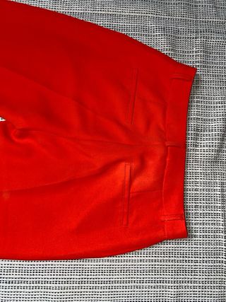 Pantalón de traje rojo
