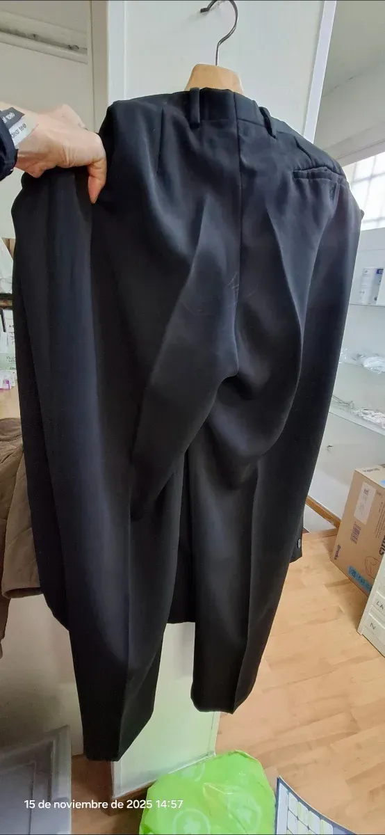 Traje de casaco preto masculino
