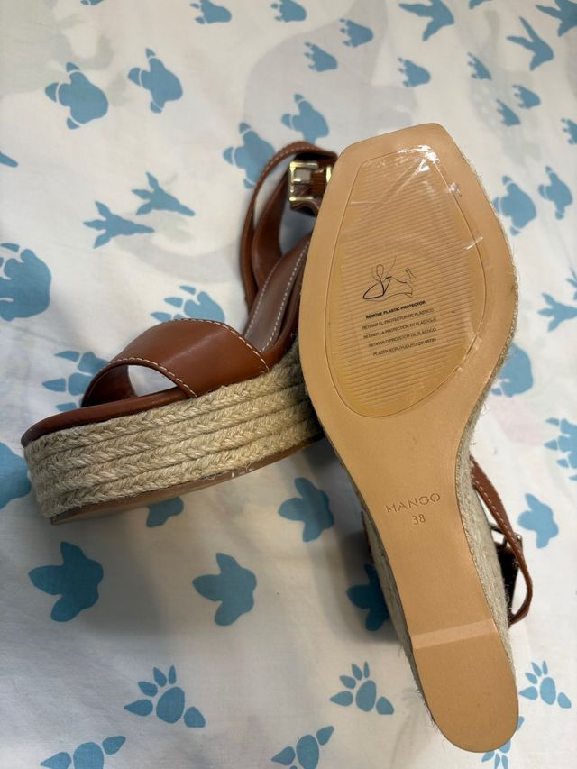 Sandalias de cuña marrones