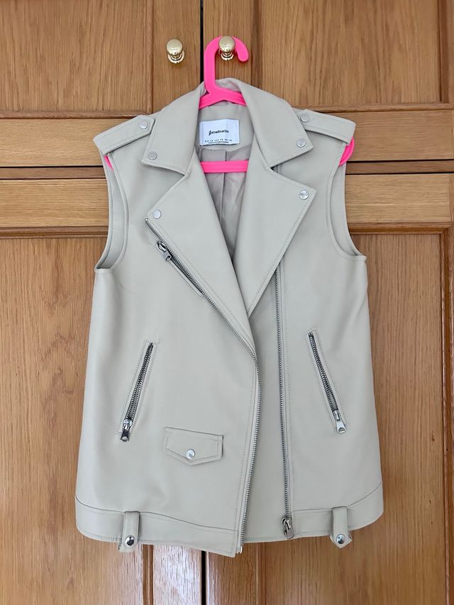 Chaleco efecto cuero oversize Stradivarius