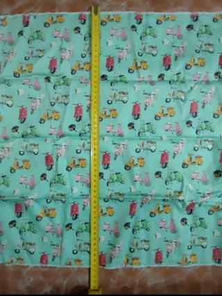 Tela con estampado de motos Vespa