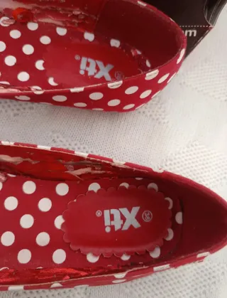 Bailarinas lunares rojas/ blancas talla 38.