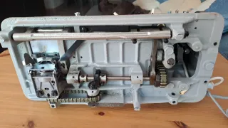 Máquina de coser Wertheim, en muy buen estado.