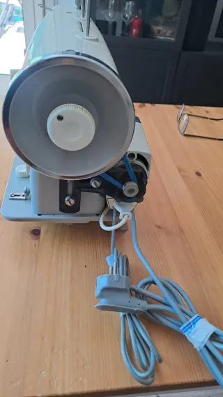 Máquina de coser Wertheim, en muy buen estado.