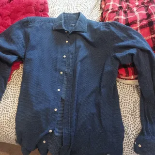 Camisa Scalpers azul con microestampado