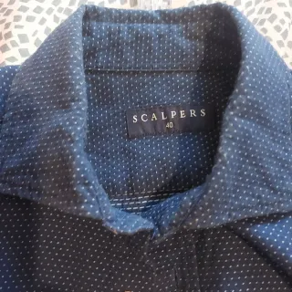 Camisa Scalpers azul con microestampado