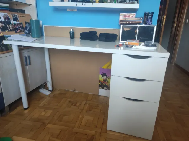 Mesa de estudio blanca