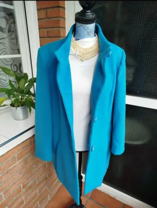 REBAJAS. Chaquetón azul eléctrico