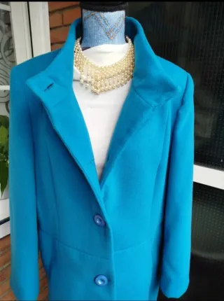 REBAJAS. Chaquetón azul eléctrico