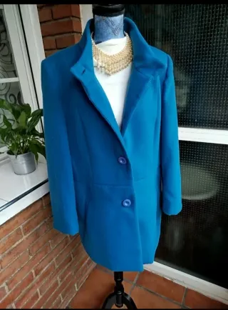 REBAJAS. Chaquetón azul eléctrico