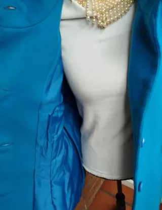 REBAJAS. Chaquetón azul eléctrico