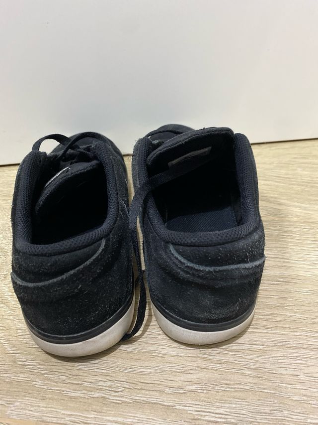 Zapatillas Nike Negras de ante