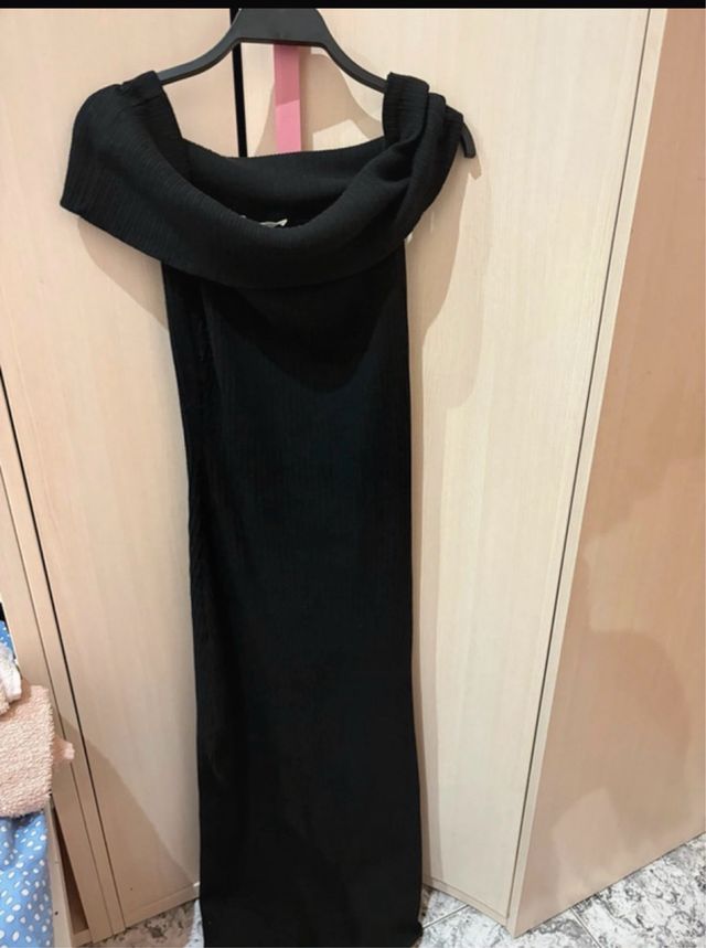 Vestido largo negro escotado