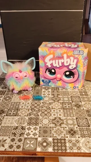 Furby interactivo arcoíris (Portugués)