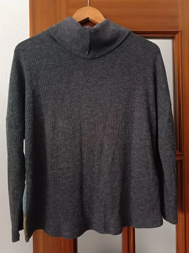 Jersey Trucco cuello alto nuevo