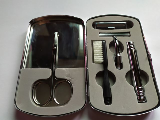 Estuche de Afeitar Completo