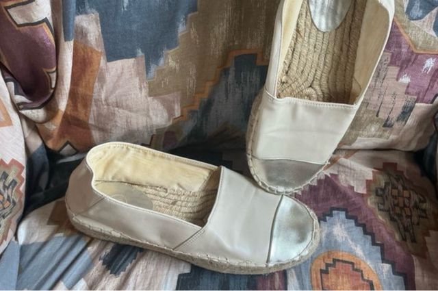 Alpargatas femininas pretas e bege