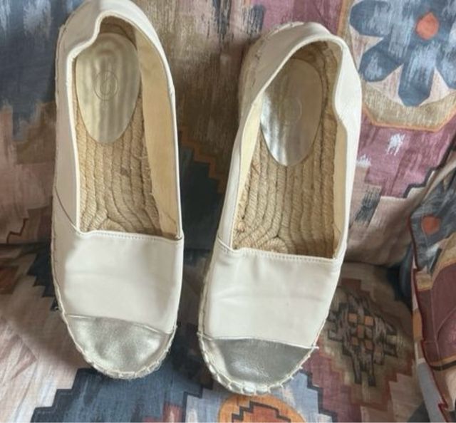 Alpargatas femininas pretas e bege