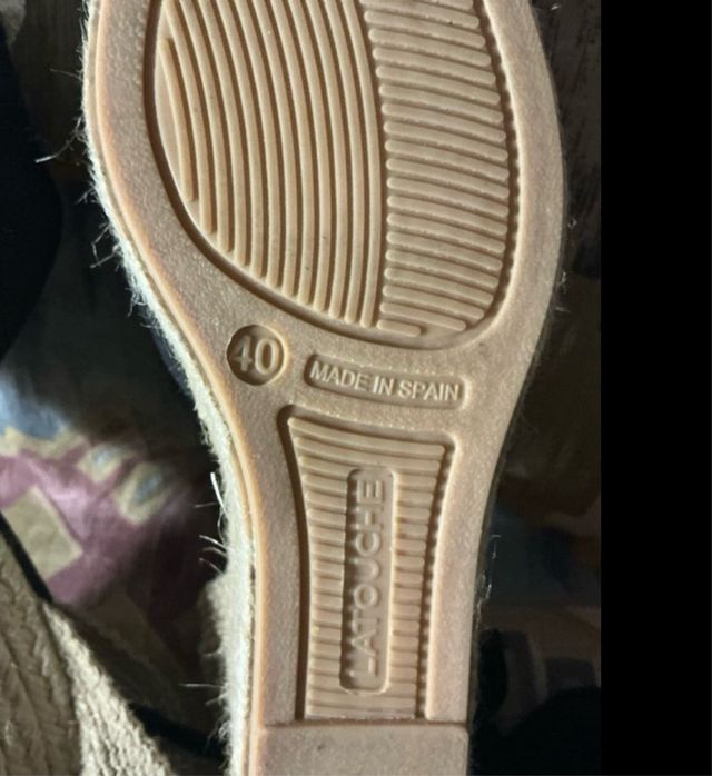 Alpargatas femininas pretas e bege