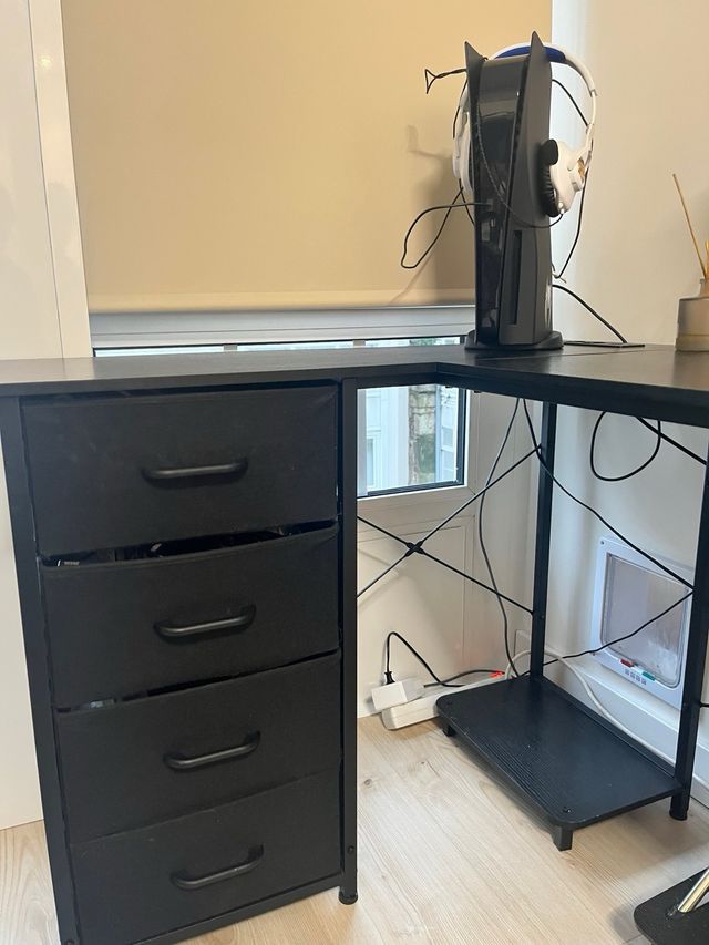 Escritorio de esquina negro