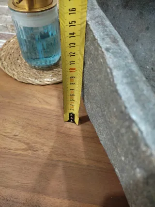 Lavabo de piedra natural sobre encimera