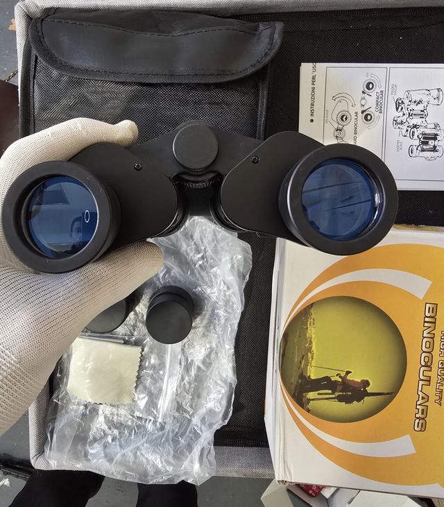 Prismáticos 10x50 con caja