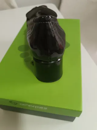 Zapatos Amarpies Negros y Grises con Cadena