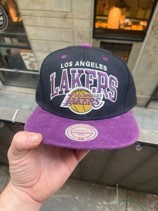 Gorra Mitchell & Ness Roja y Negra pack 130€