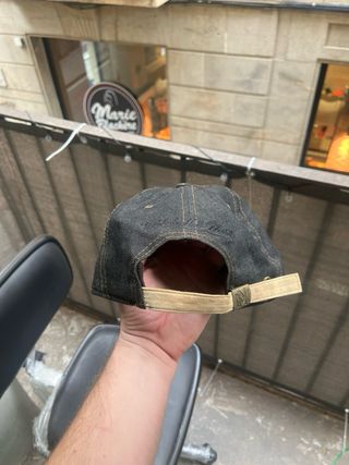 Gorra Mitchell & Ness Roja y Negra pack 130€