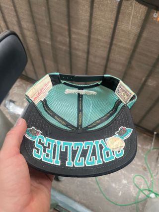 Gorra Mitchell & Ness Roja y Negra pack 130€