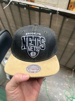 Gorra Mitchell & Ness Roja y Negra pack 130€