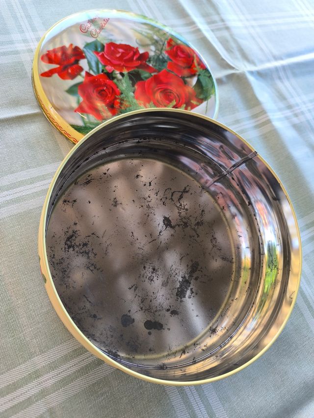 Lata Cadbury Vintage Rosas Rojas