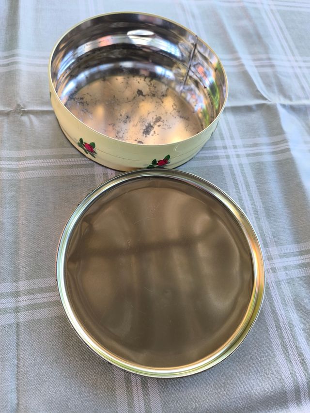 Lata Cadbury Vintage Rosas Rojas