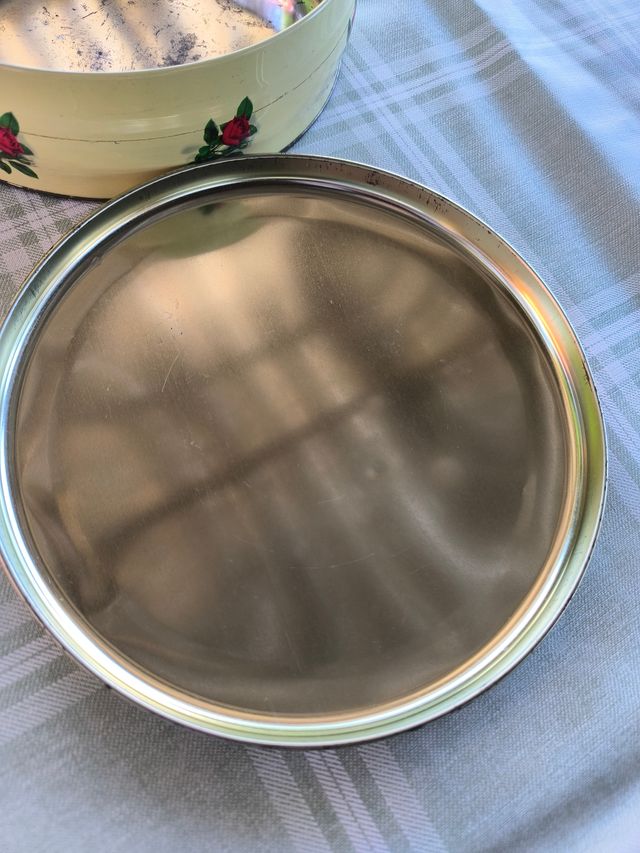 Lata Cadbury Vintage Rosas Rojas